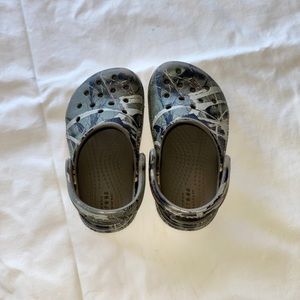 Toddler camo crocs